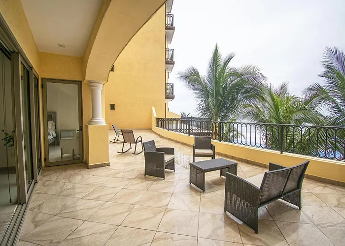 Gavias Grand-Cerritos Get Away