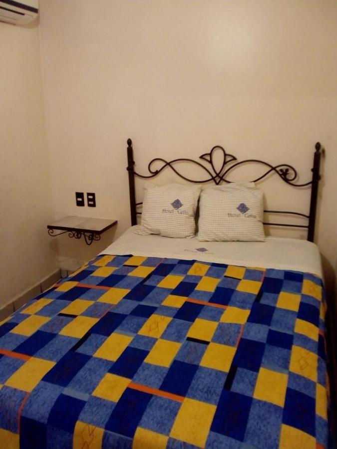 Tres Islas Hotel *