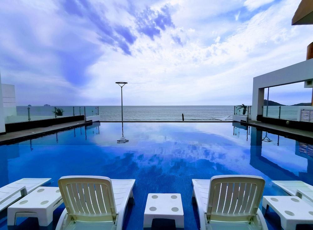 Coral Island View Hotel