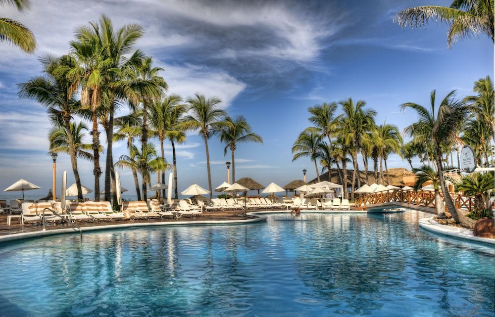 Resort Pueblo Bonito