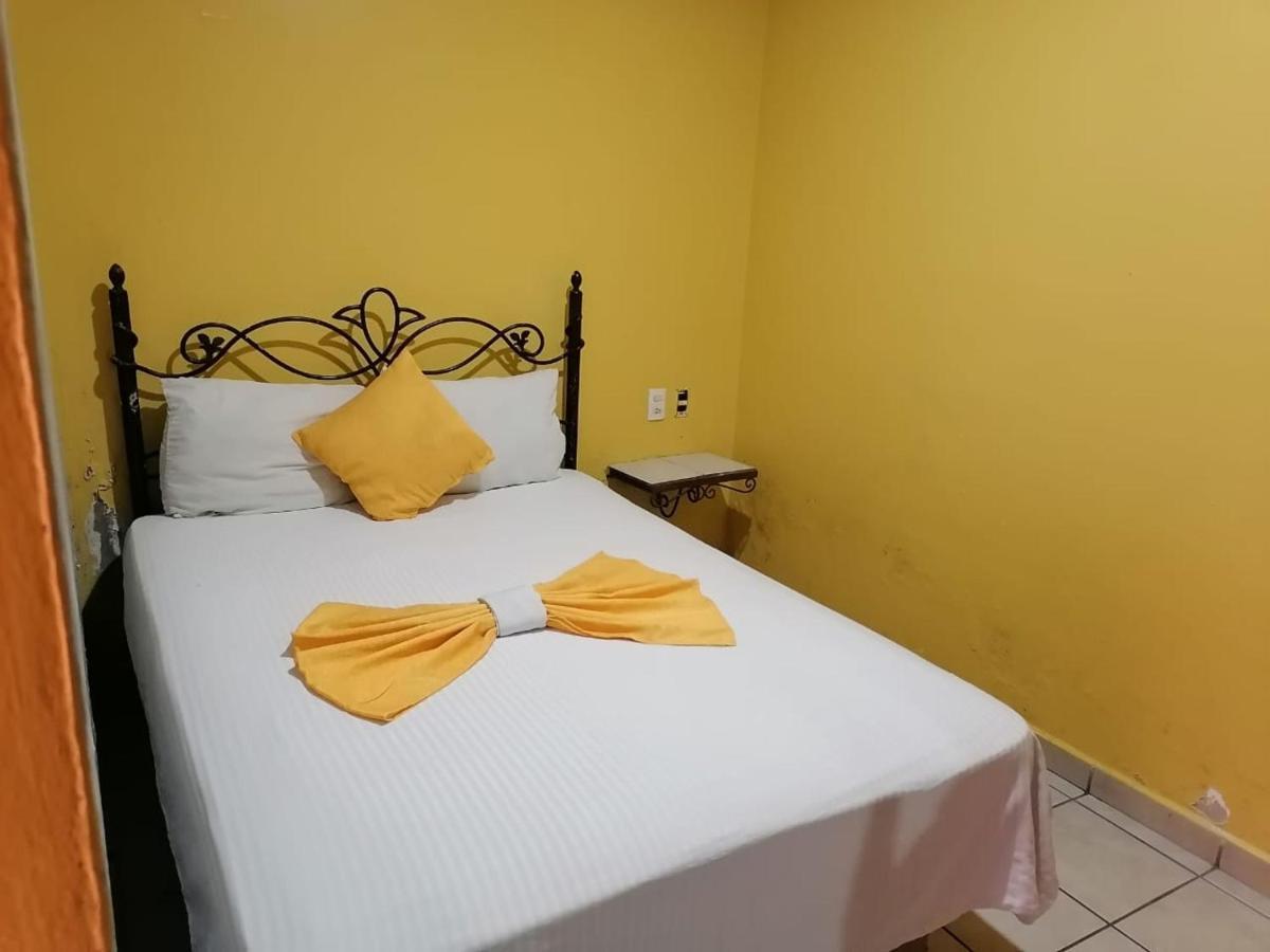 Hotel Tres Islas *