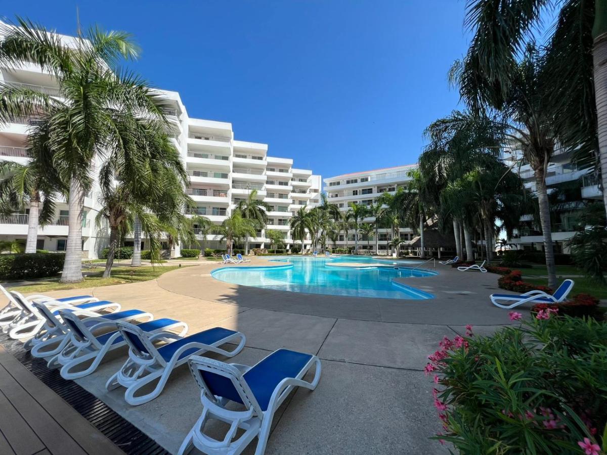 Costa Veleros Marina 03 *