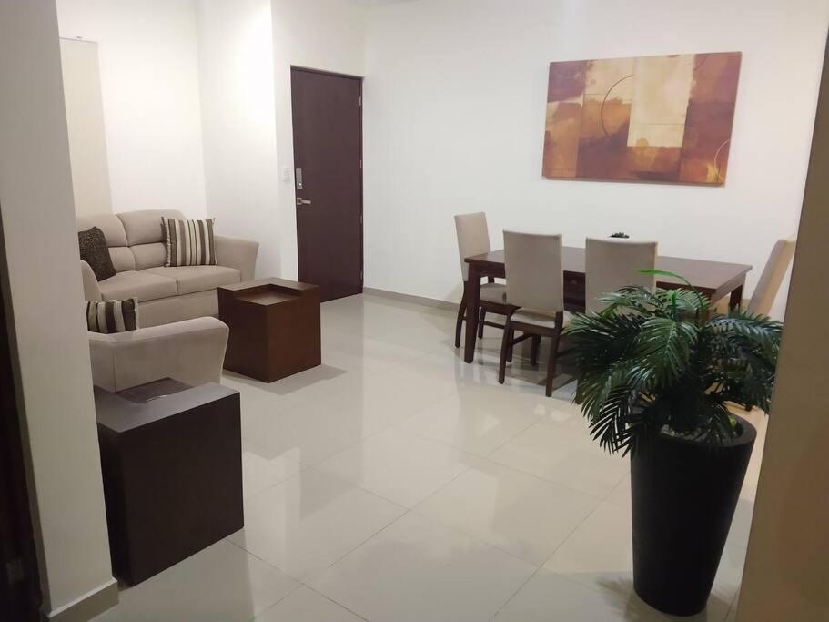 Departamento A 200 Mts De La Playa Y Alberca En Planta Baja Mazatlan