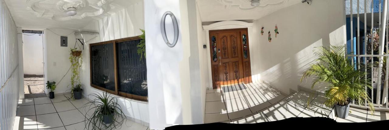 Casa Brisa! Hermoso!! A 3 Min La Playa&malecon Сasa de vacaciones