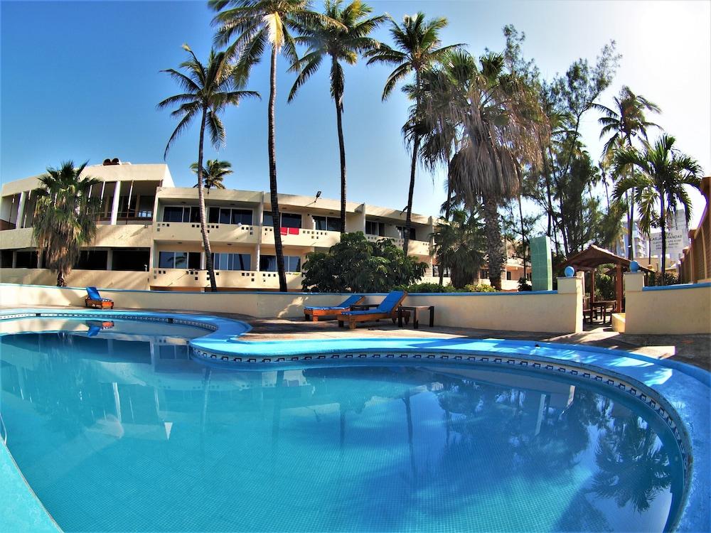 Jacarandas Hotel