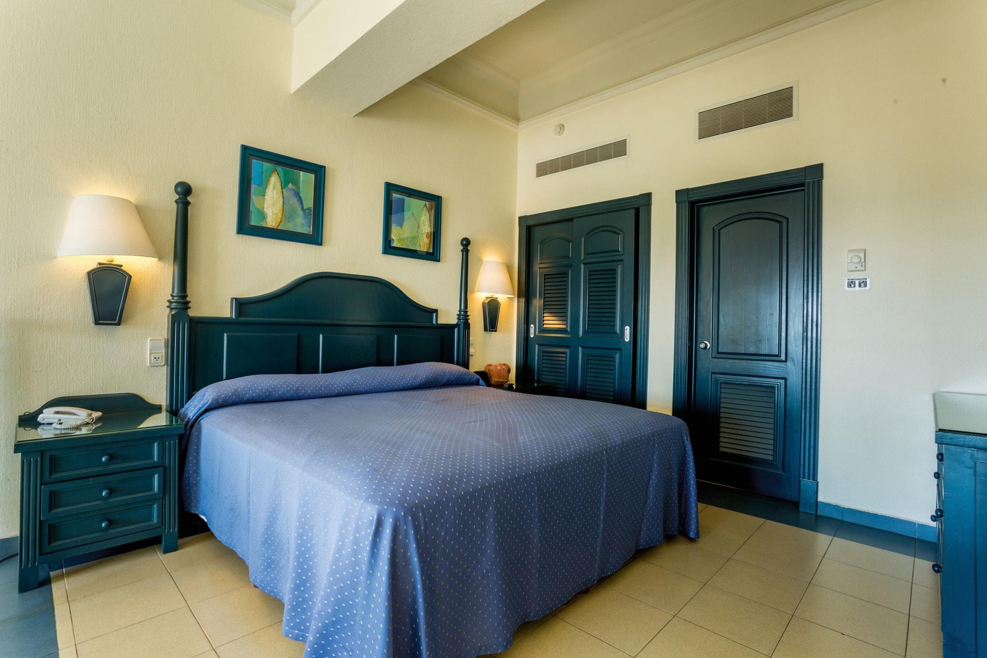 Hotel Riu Emerald Bay