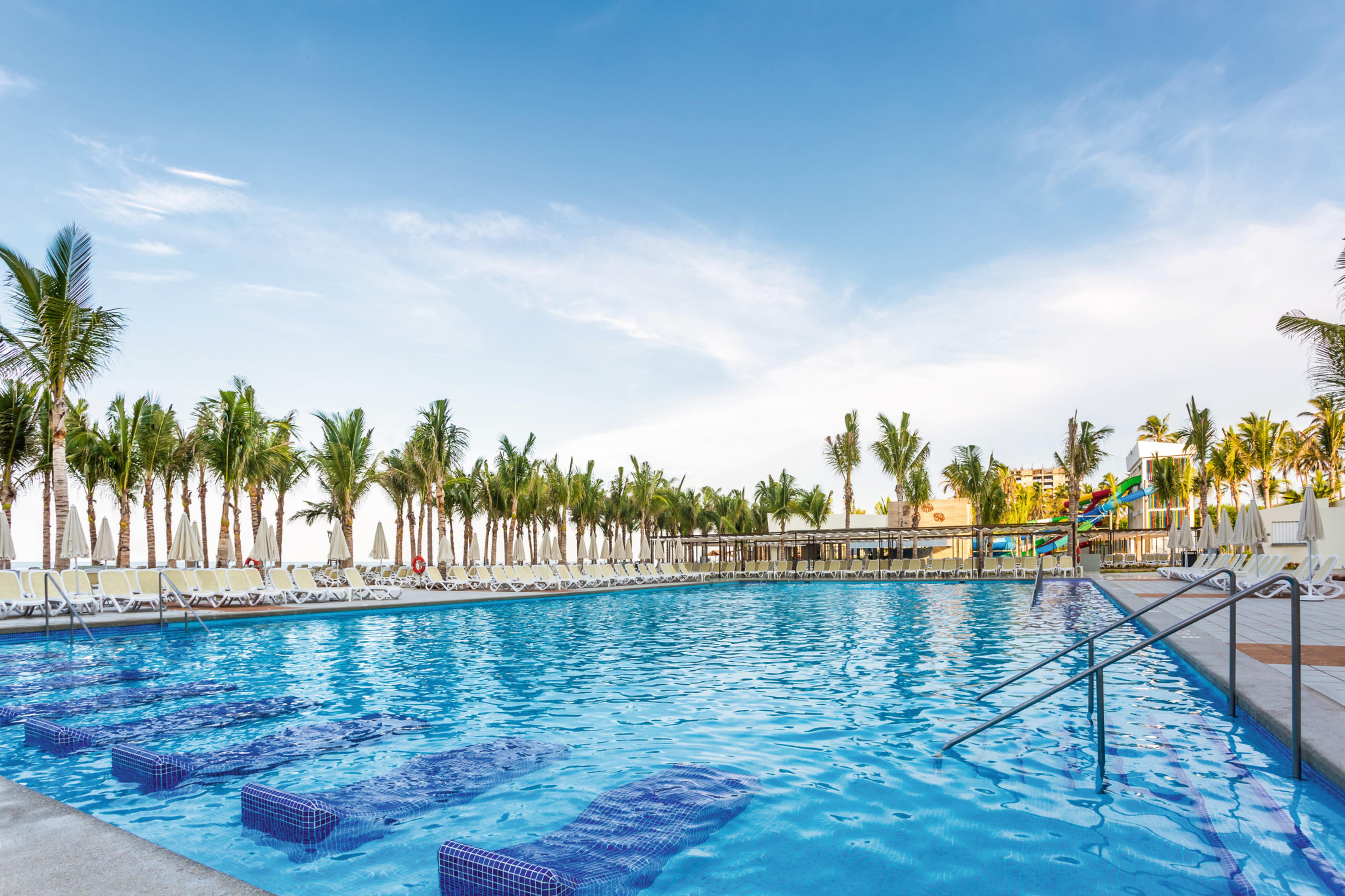 Hotel Riu Emerald Bay 3*