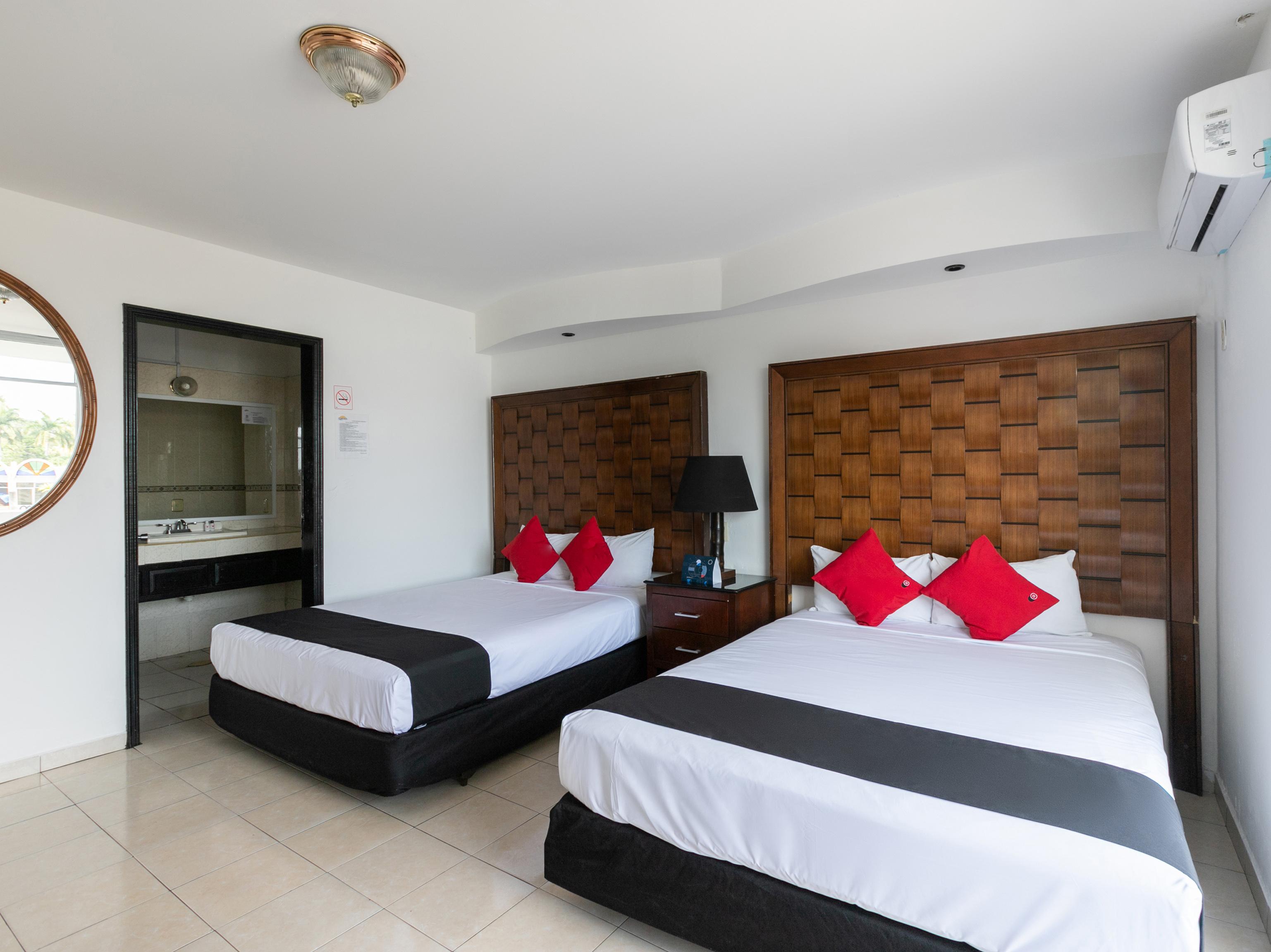 Hotel Capital O Zona Dorada Inn,
