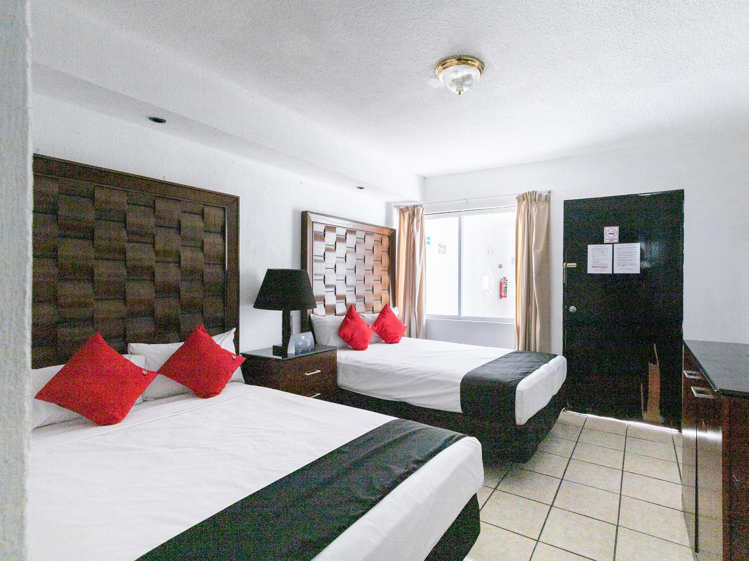 Capital O Zona Dorada Inn, 4*