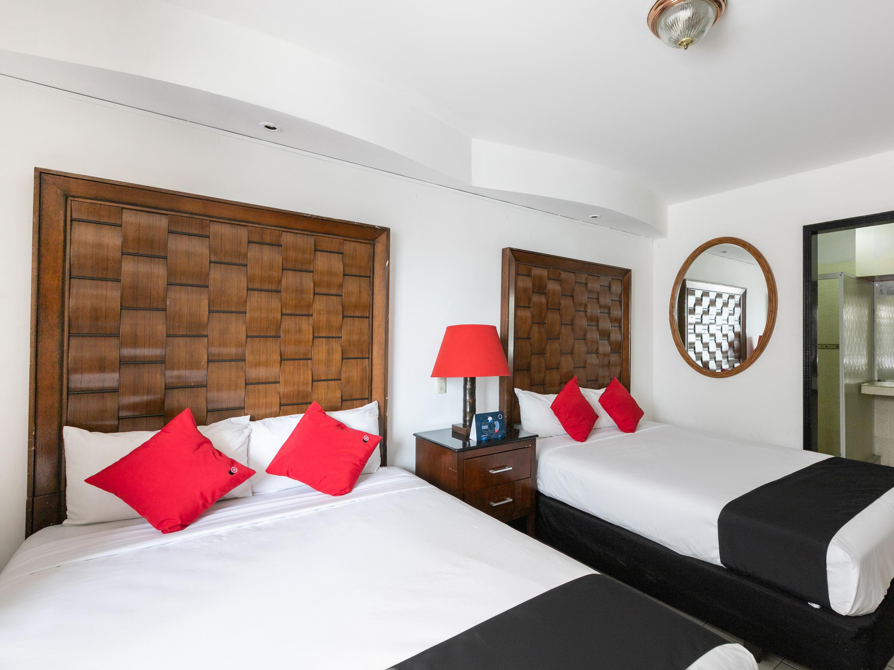 Hotel Capital O Zona Dorada Inn,