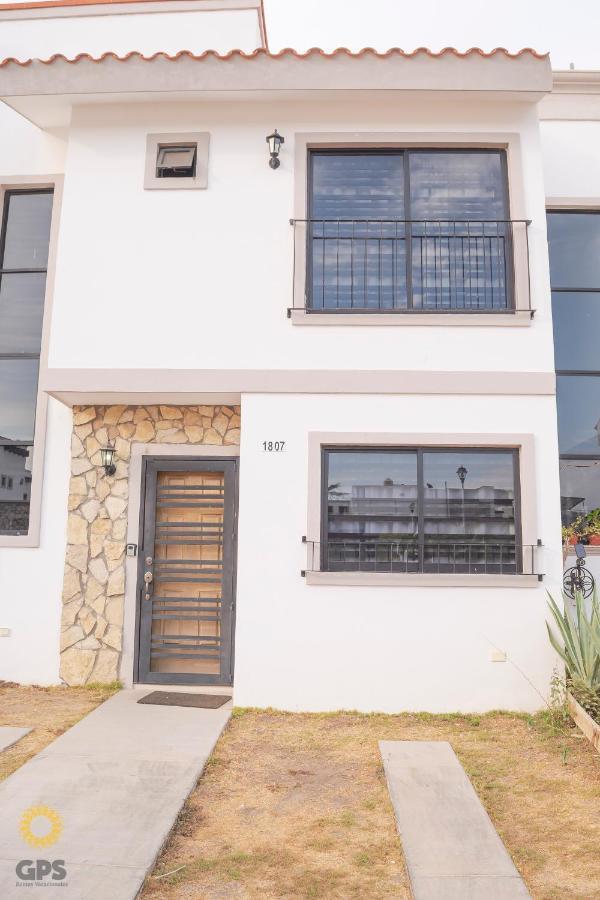 Apartamento Azul Marino Hermosa Casa Familiar En Residencial
