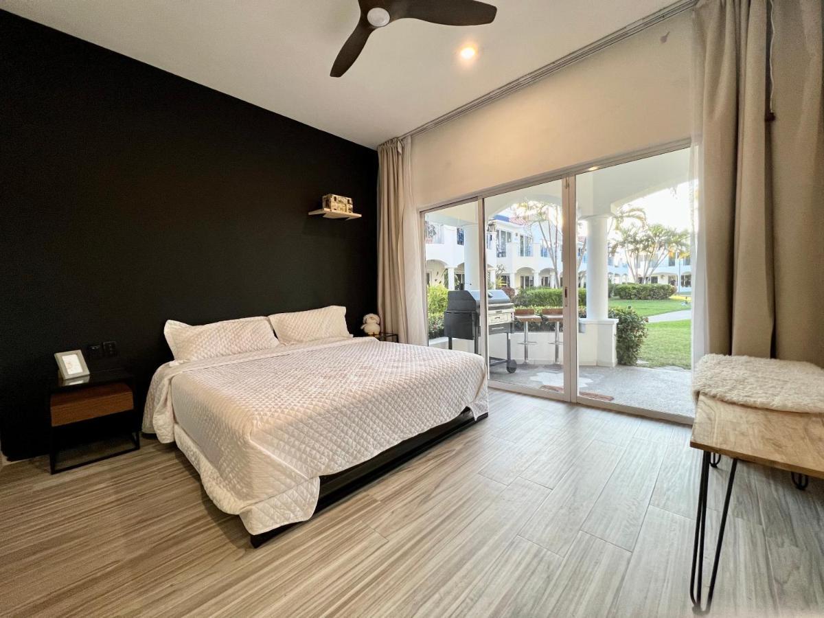 Cozy Modern With Pool In Golf Course