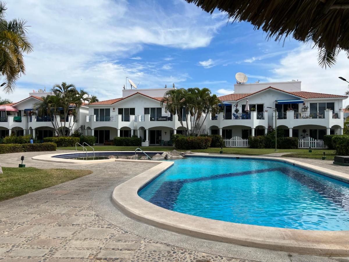Cozy Modern With Pool In Golf Course Apartamento