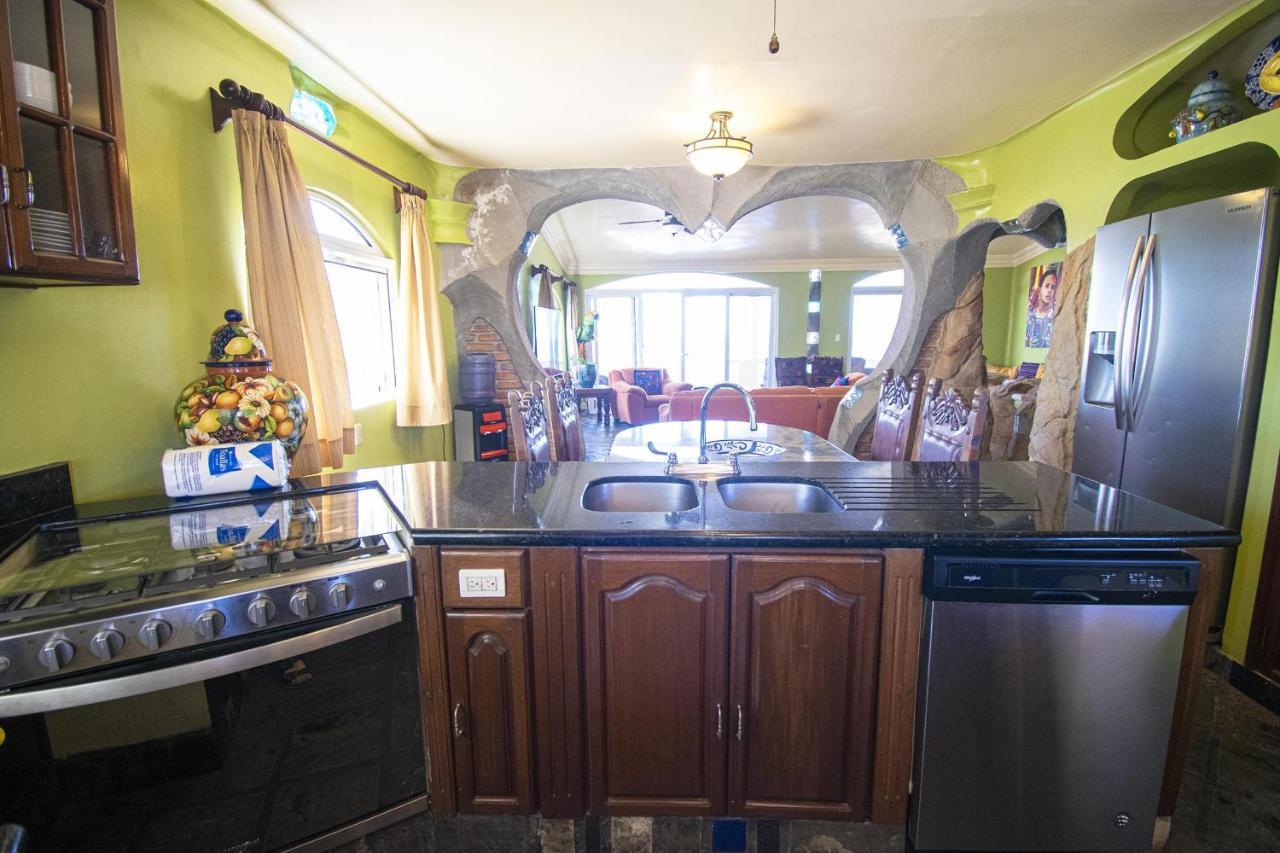 Sandcastle Beachfront With Pool Apartamento Mazatlán
