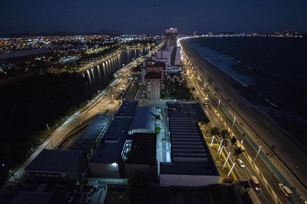 The Location On The Malecon- Horizon 1601 *