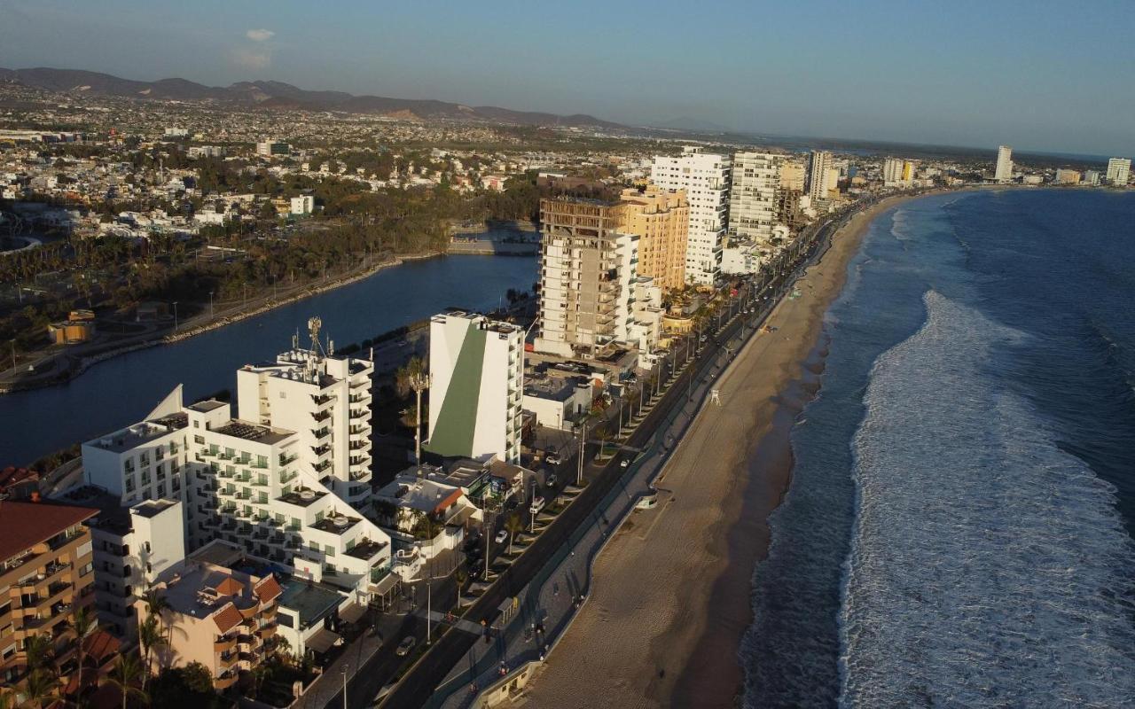 The Location On The Malecon- Horizon 1601 *