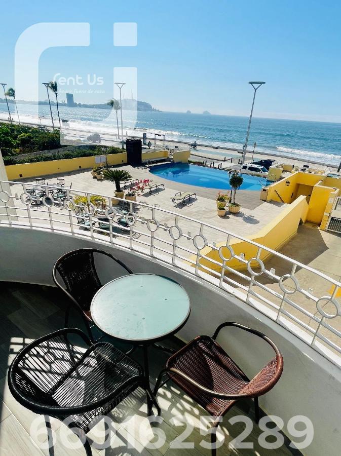 Miramar, En Malecon Frente A La Playa Apartment *