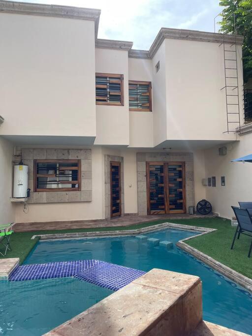 Casa Con Alberca En Excelente Ubicacion, Para Grupos Grandes De Personas