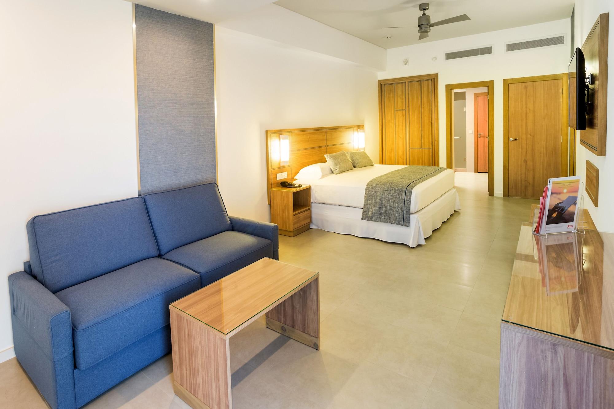 Hotel Riu Emerald Bay 3*