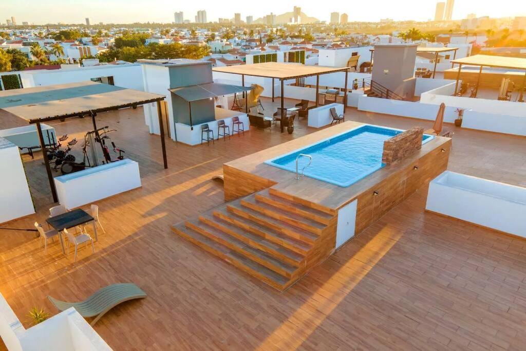 Beautiful With 4 Pools And Roofgarden
