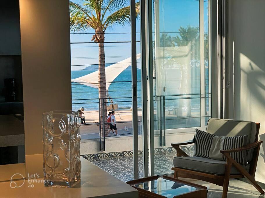 Increible Departamento En Malecon Frente Al Mar * Mazatlán