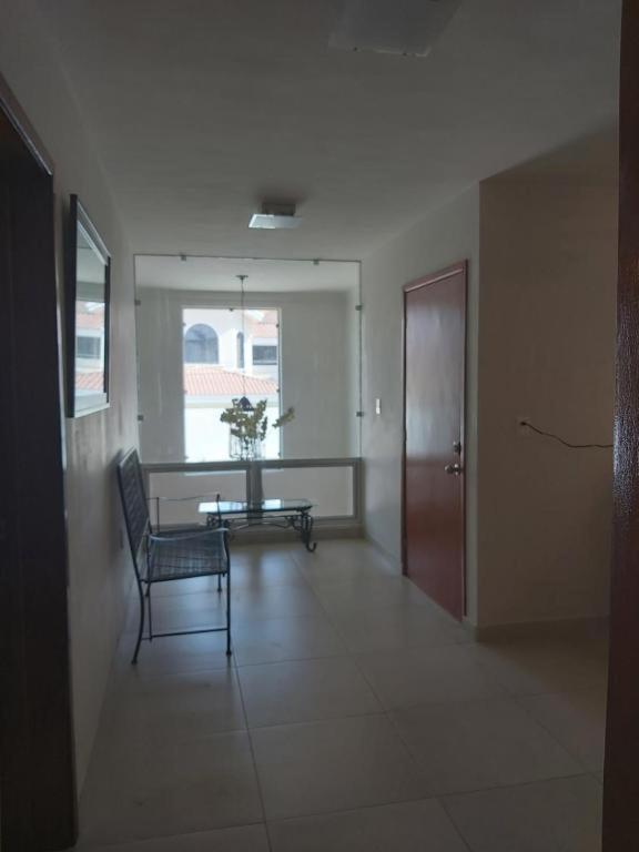 Amplio En Zona Residencial Bien Ubicada Cerca Del Mar Apartamento *