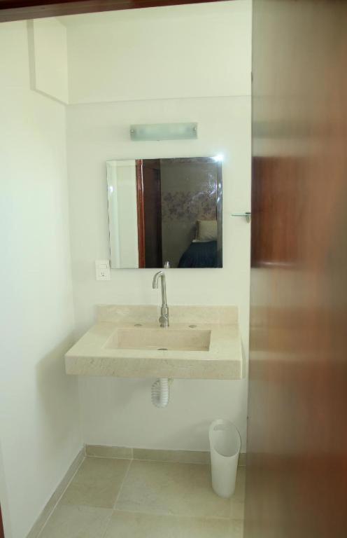 Amplio En Zona Residencial Bien Ubicada Cerca Del Mar *
