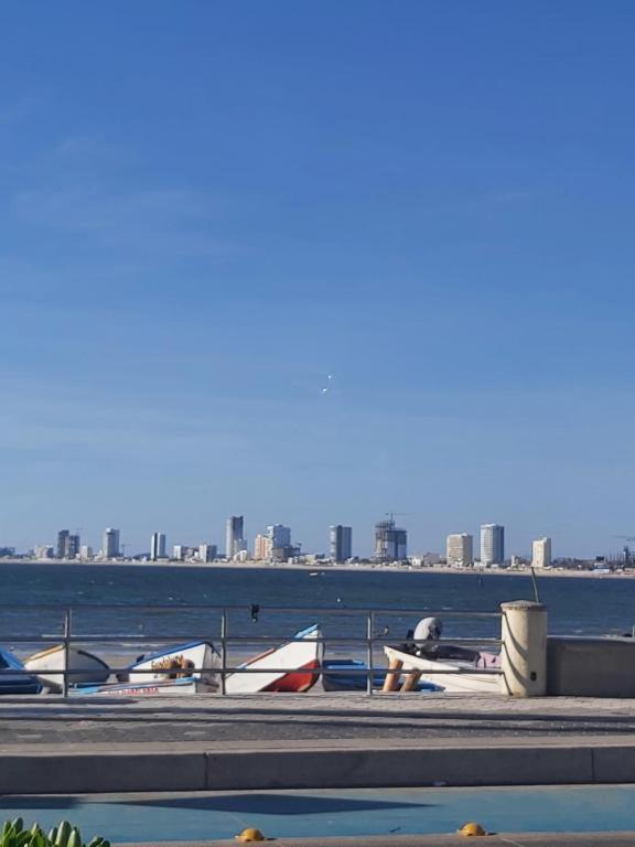 Amplio En Zona Residencial Bien Ubicada Cerca Del Mar * Mazatlán