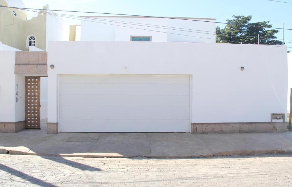 Amplio En Zona Residencial Bien Ubicada Cerca Del Mar * Mazatlán