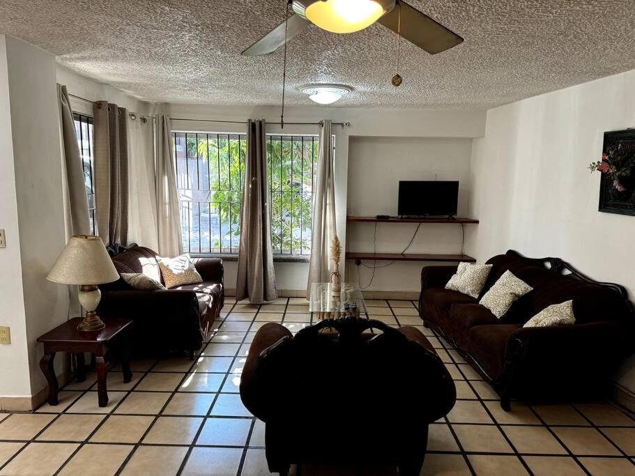 Casa Enfrente Del Mar Y Malecon! Сasa de vacaciones Mazatlán