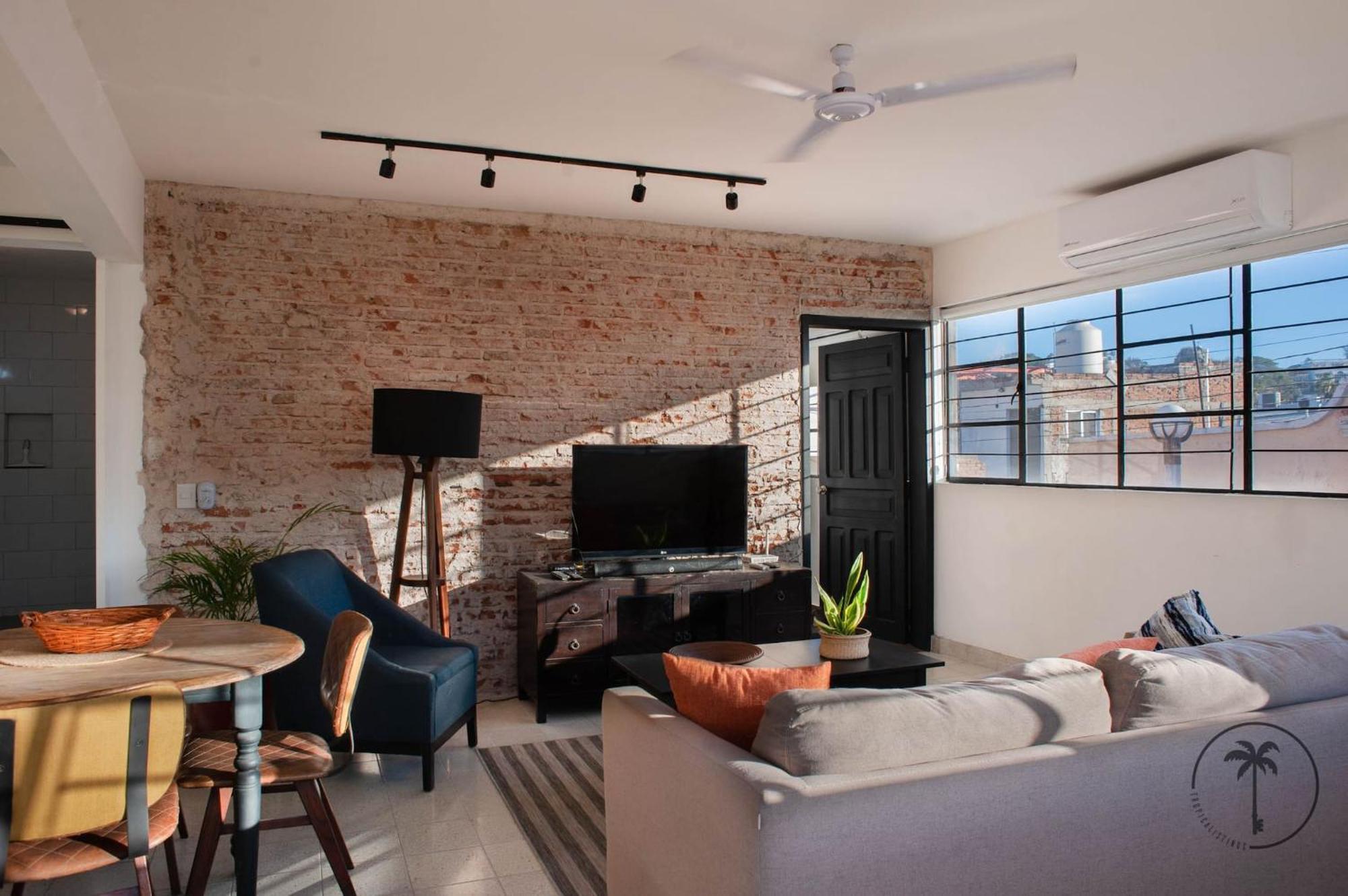 Cozy Apt. W/ Private Balcony & Great Lighting- Romanita 1 Apartamento