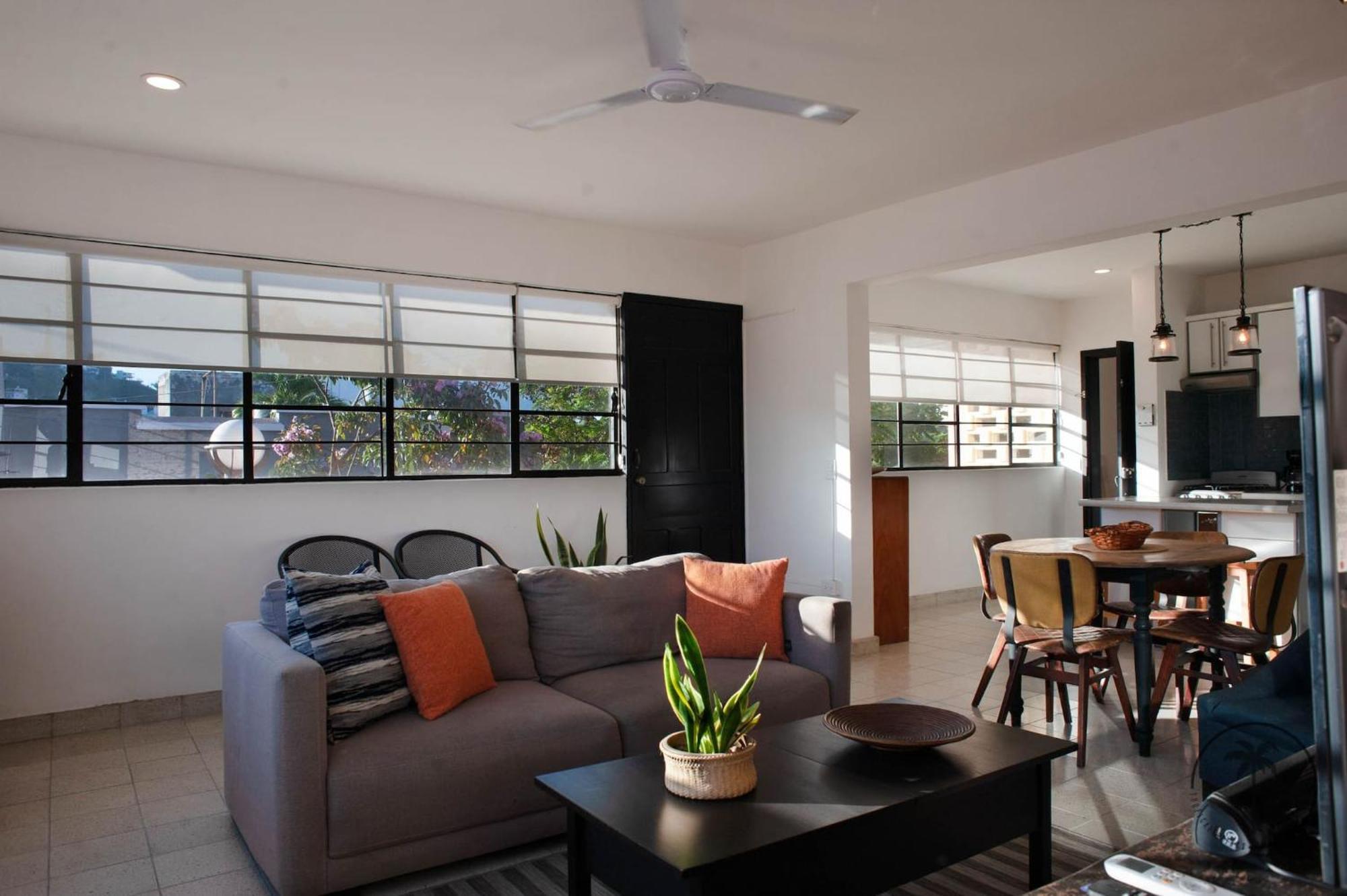 Cozy Apt. W/ Private Balcony & Great Lighting- Romanita 1 * Mazatlán