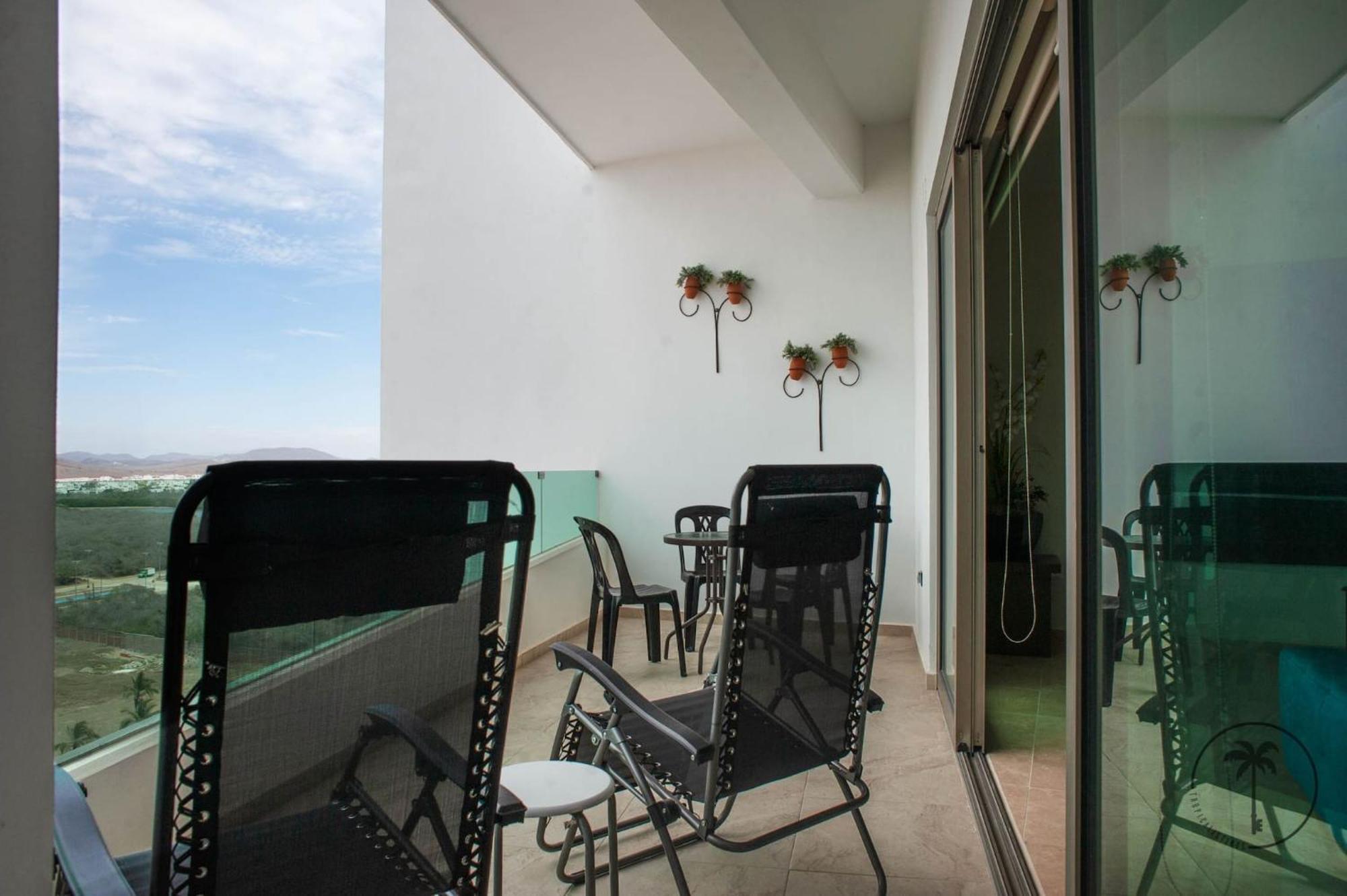 Spacious With Private Balcony & Ocean View - Brujas *