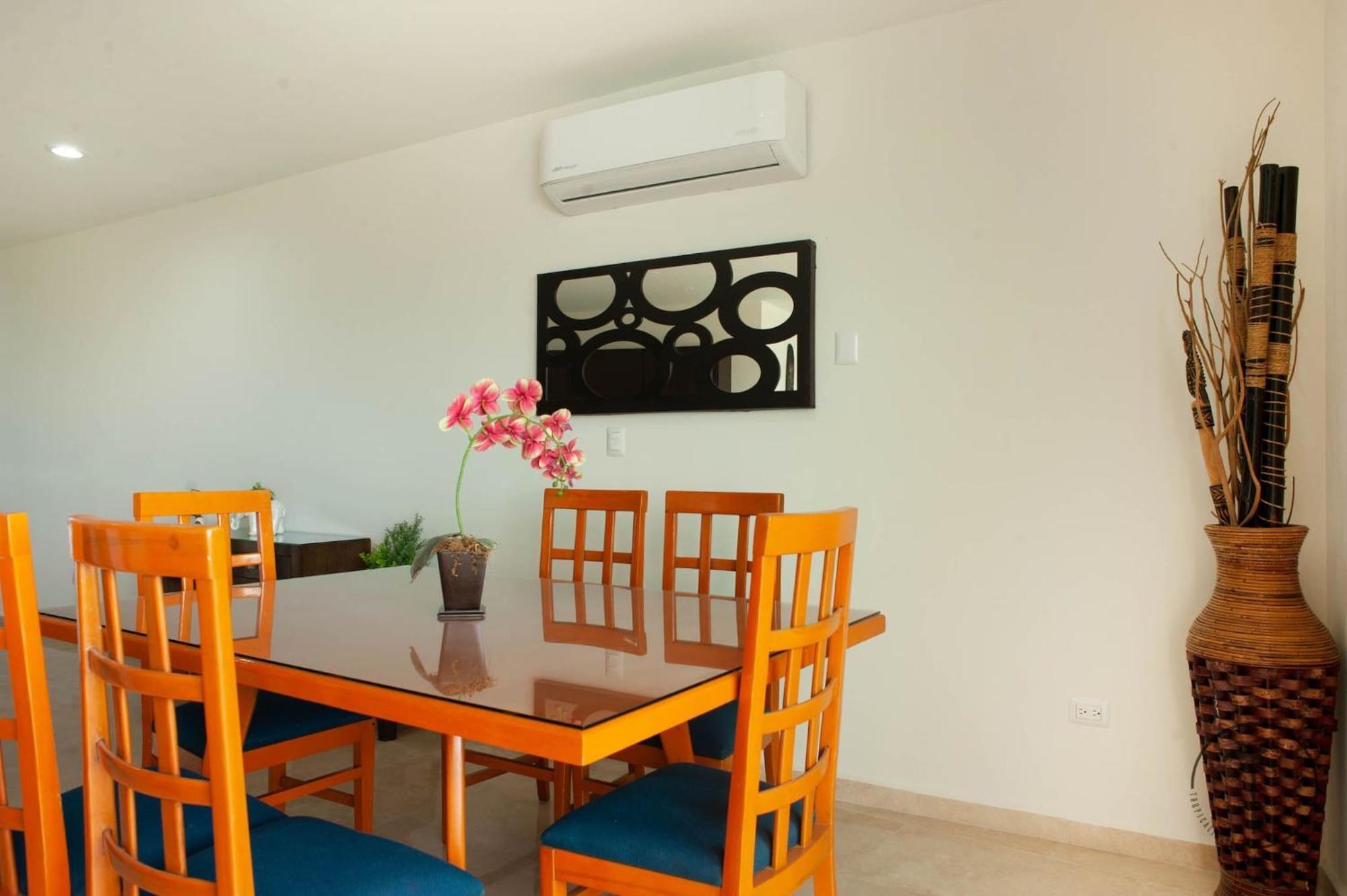 Spacious With Private Balcony & Ocean View - Brujas Apartamento