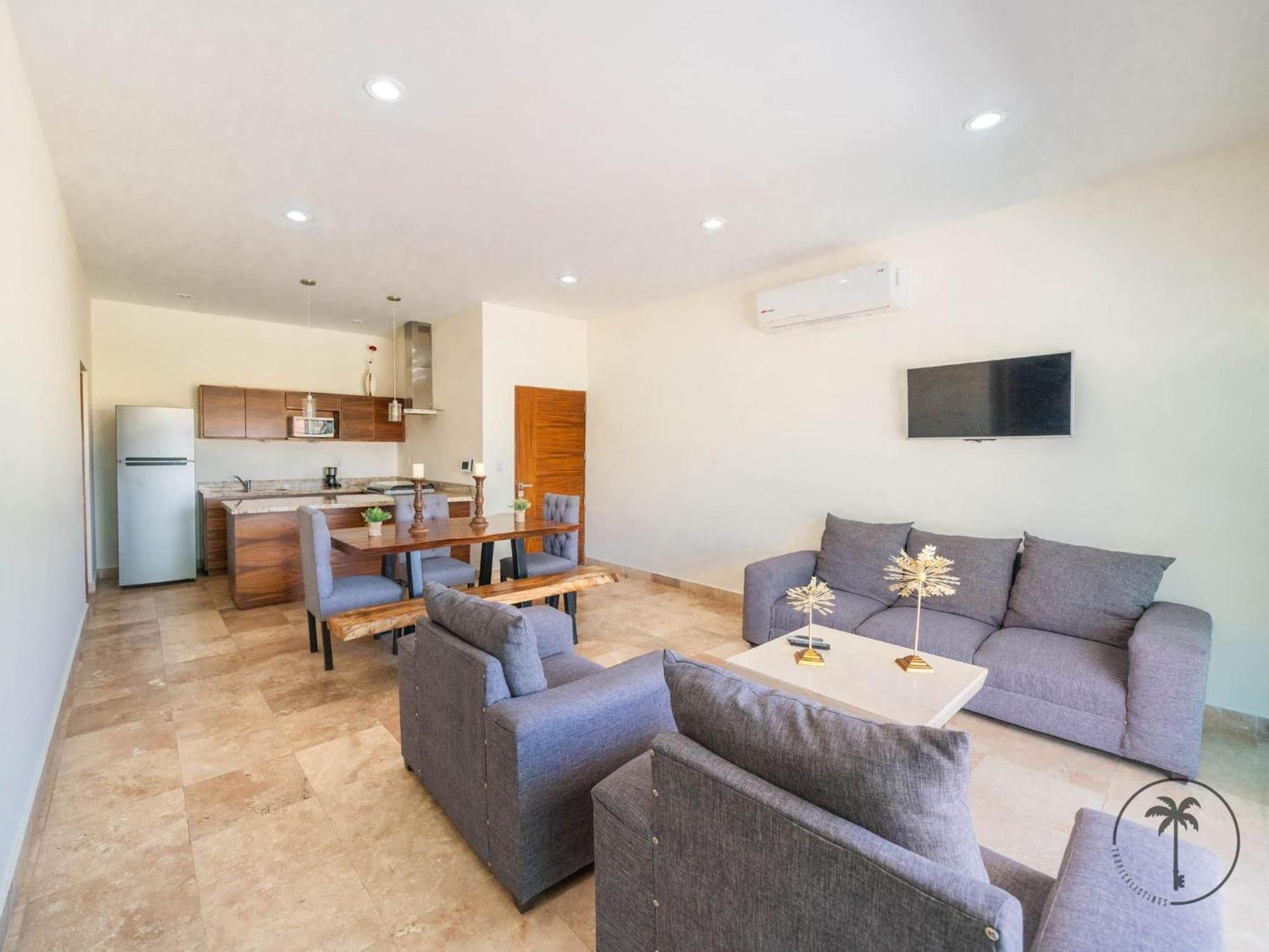 Comodo Dpto. C/ Balcon Priv. En Lomas De - Cerro Azul 105 B Apartamento