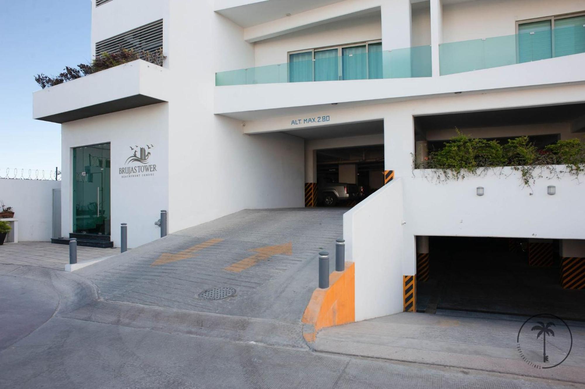 Spacious With Private Balcony & Ocean View - Brujas Apartamento
