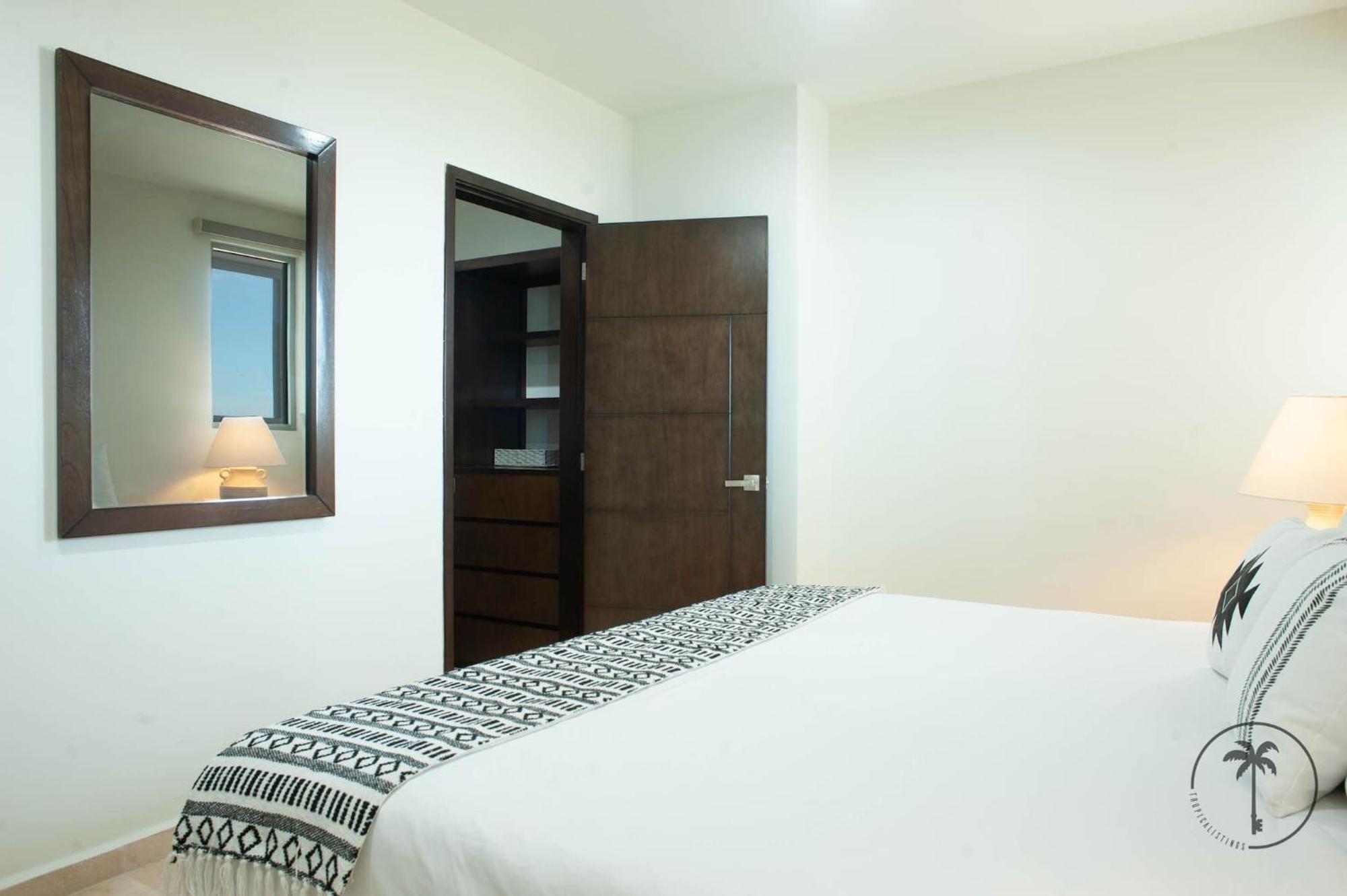 Spacious With Private Balcony & Ocean View - Brujas