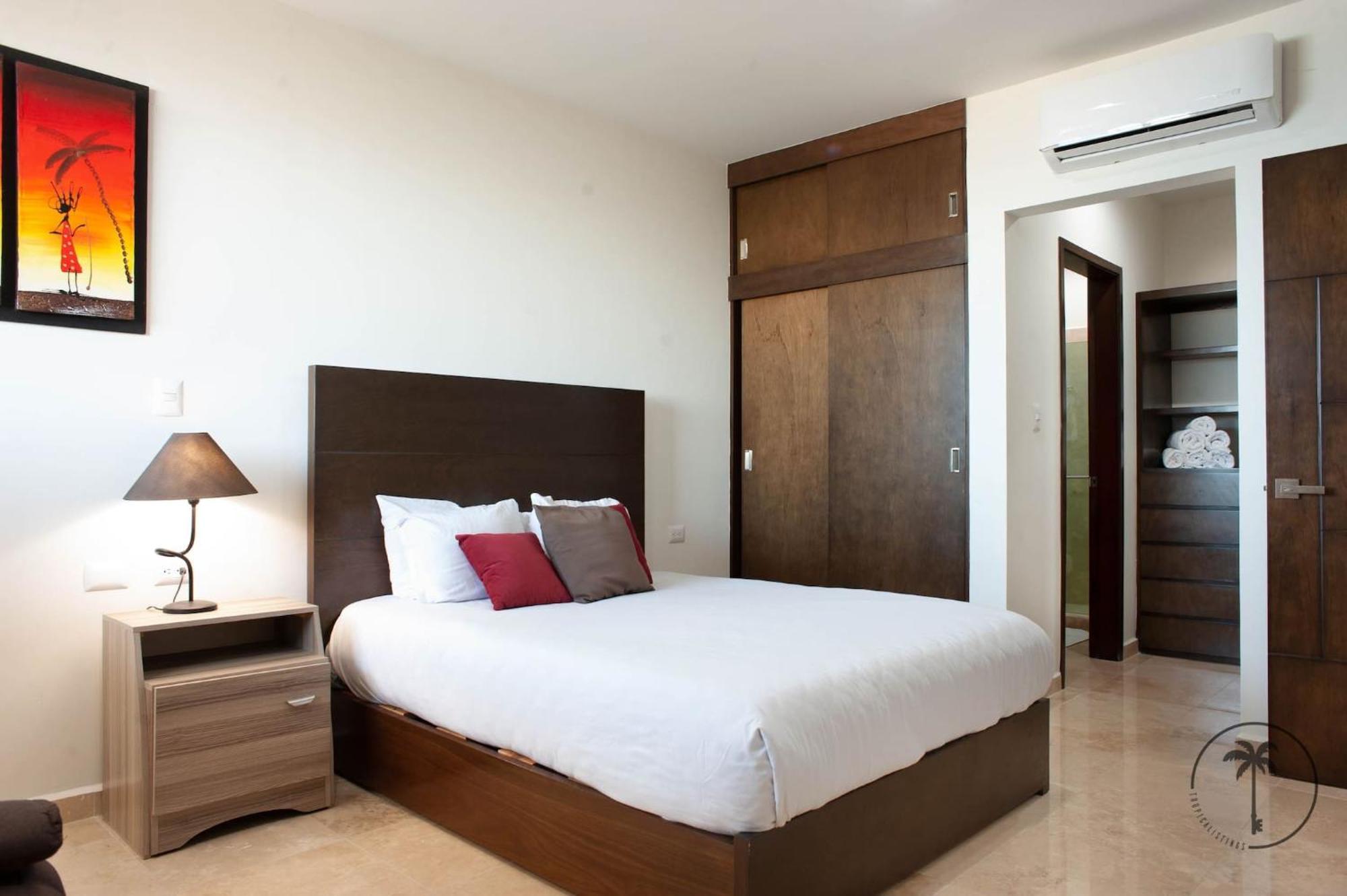 Spacious With Private Balcony & Ocean View - Brujas