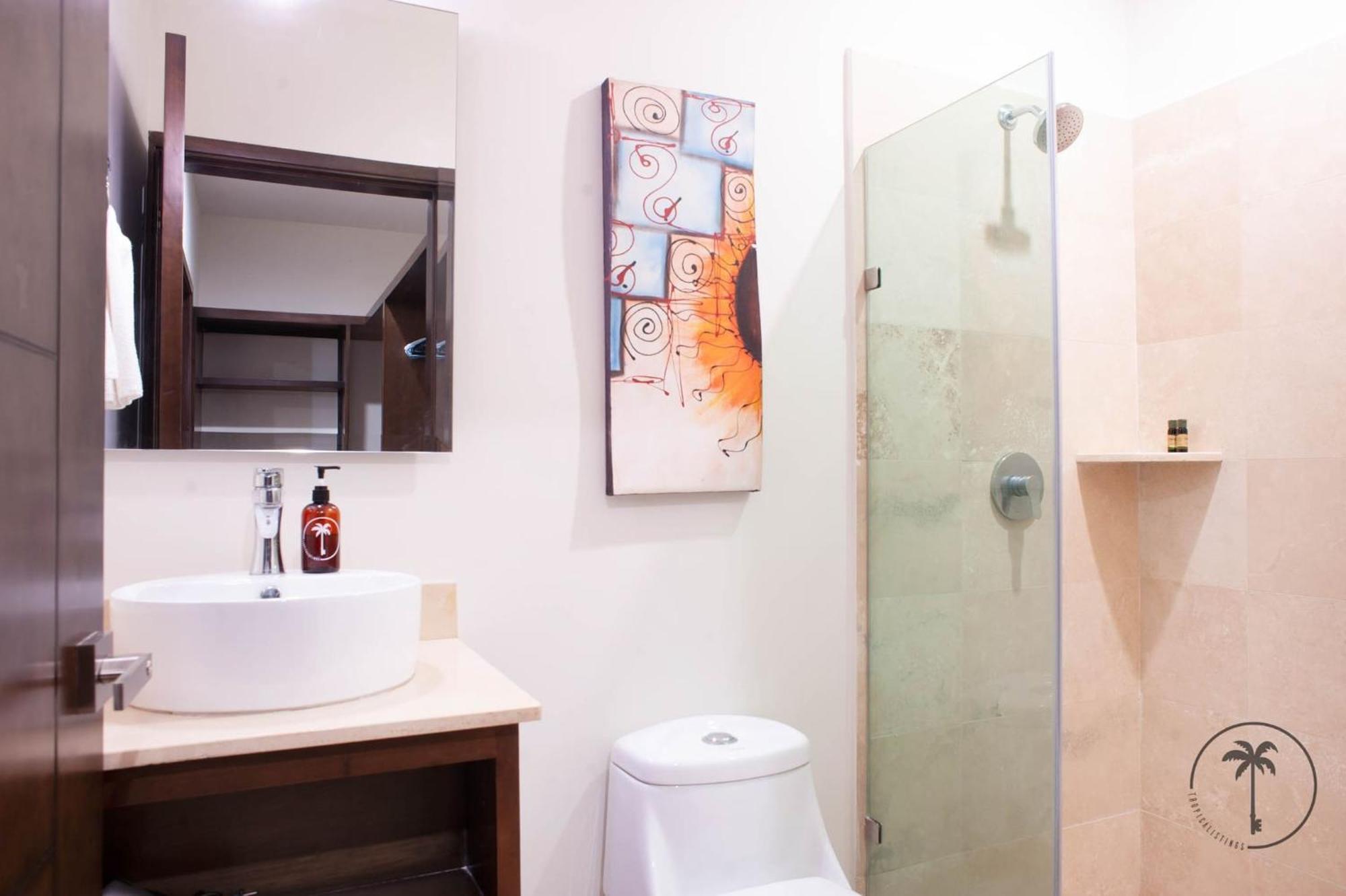 Spacious With Private Balcony & Ocean View - Brujas Apartamento