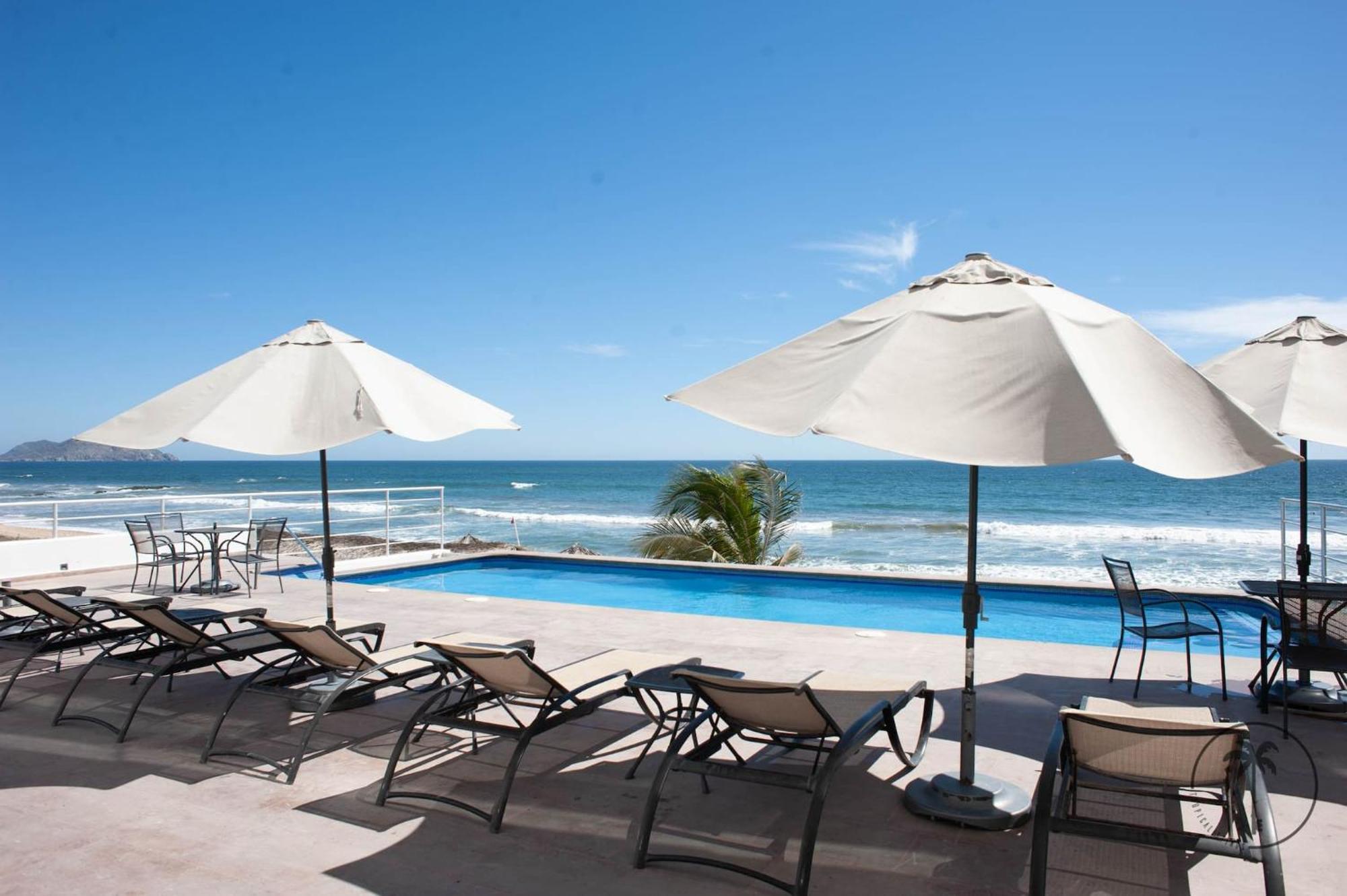 Spacious With Private Balcony & Ocean View - Brujas Apartamento