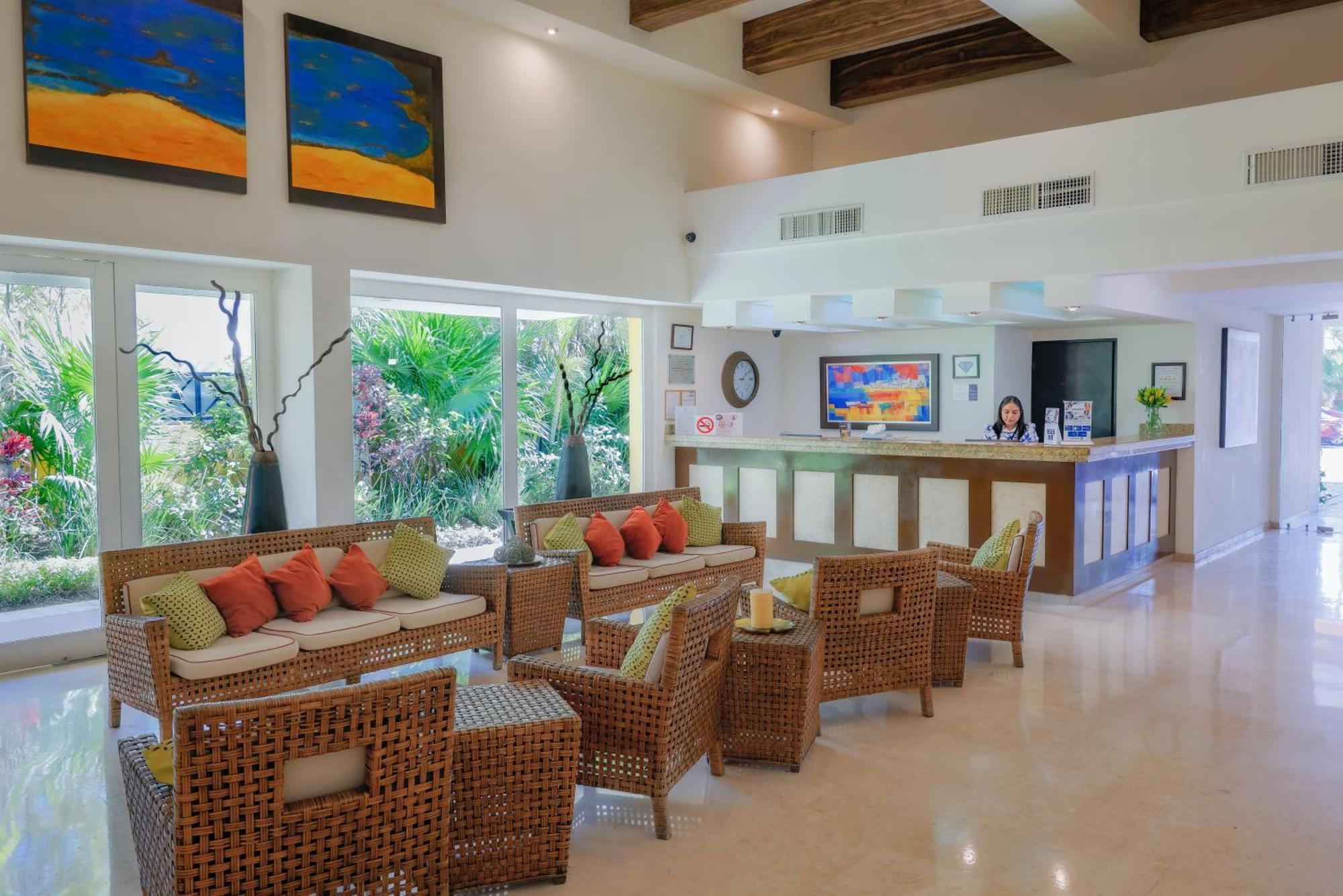 Western Freeman Zona Dorada Hotel