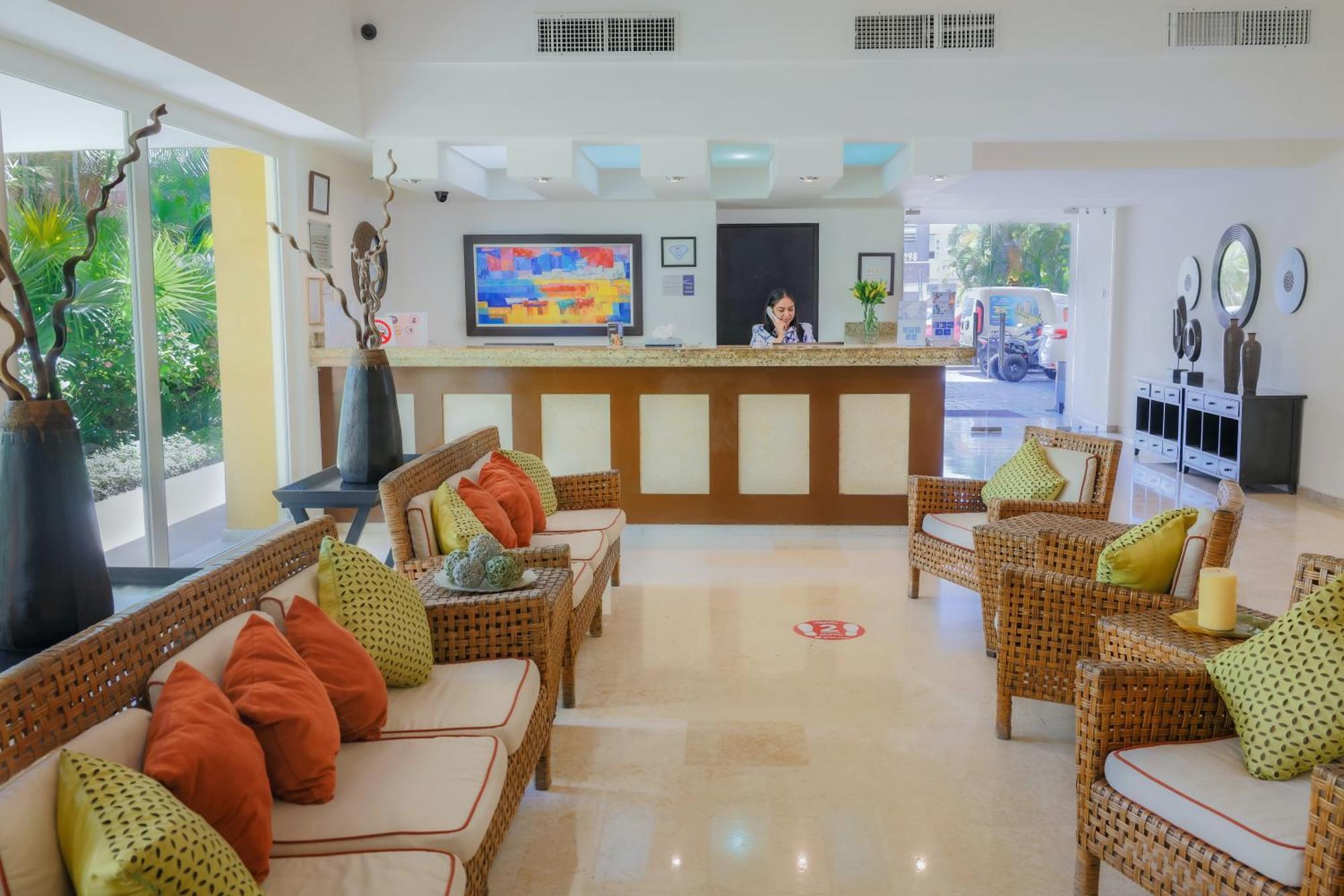 Western Freeman Zona Dorada Mazatlan