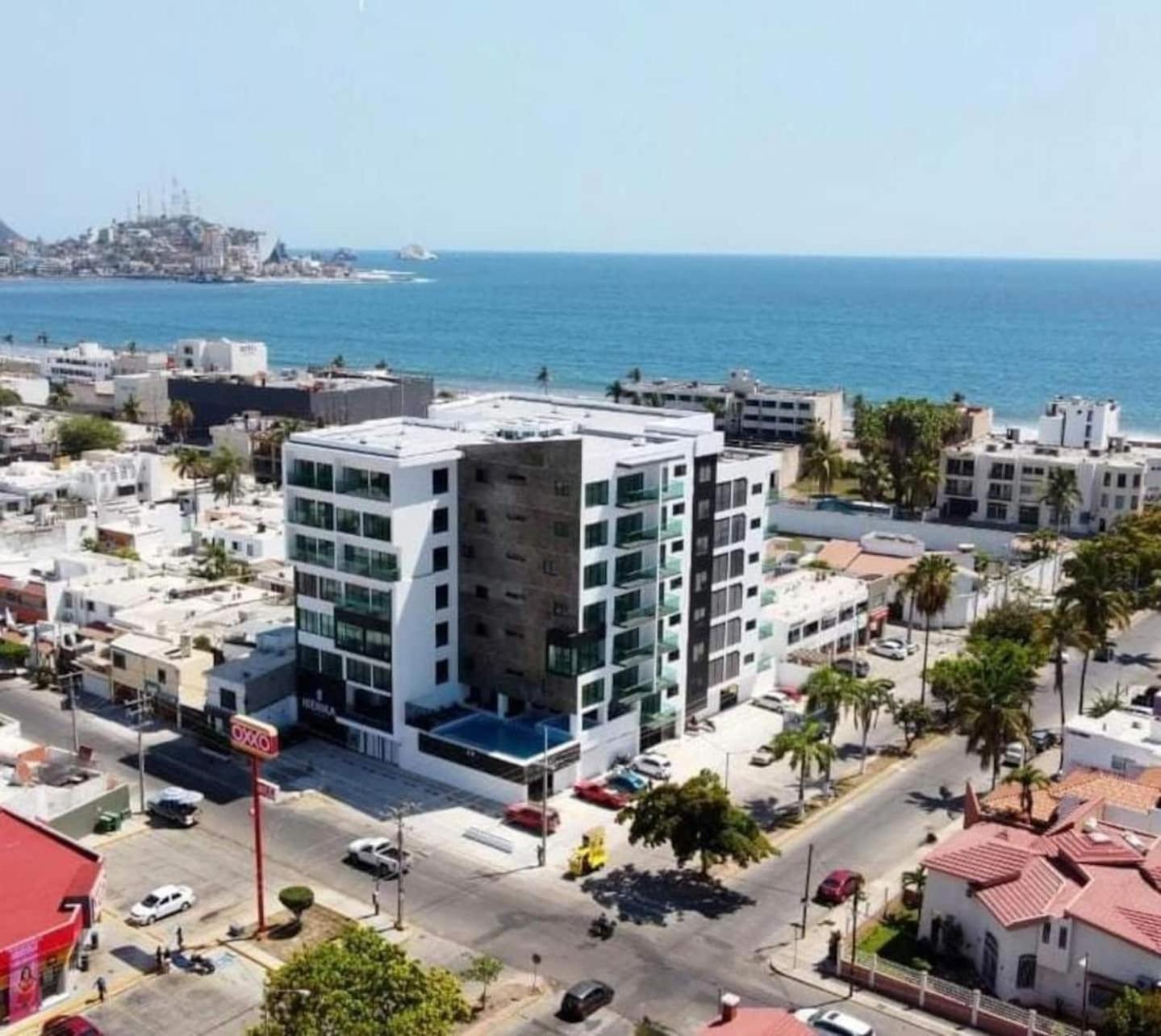Excelente Depto Con Alberca, A 2 Cuadras De La Playa *