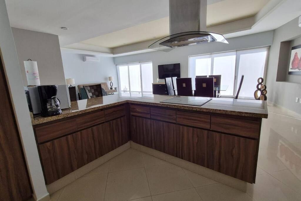 Apartamento Grande 1 Cuadra De Playa *