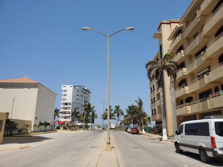 Grande 1 Cuadra De Playa * Mazatlán