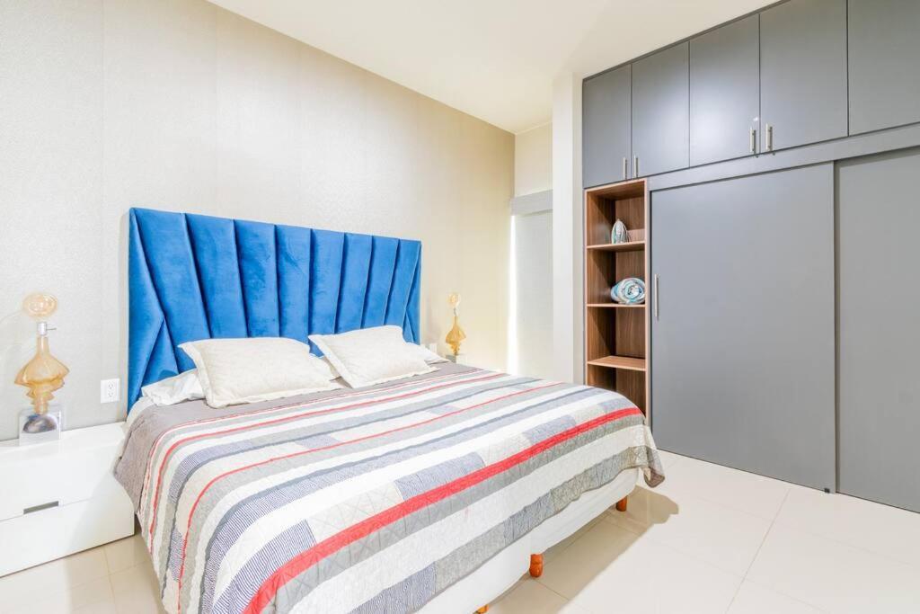 Penthouse Con Terraza En Zona Dorada Apartamento *