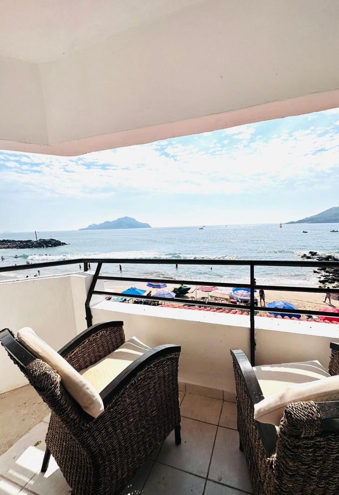 Apartamento *loft Con Balcon En Playa De Zona Dorada Mazatlan* *