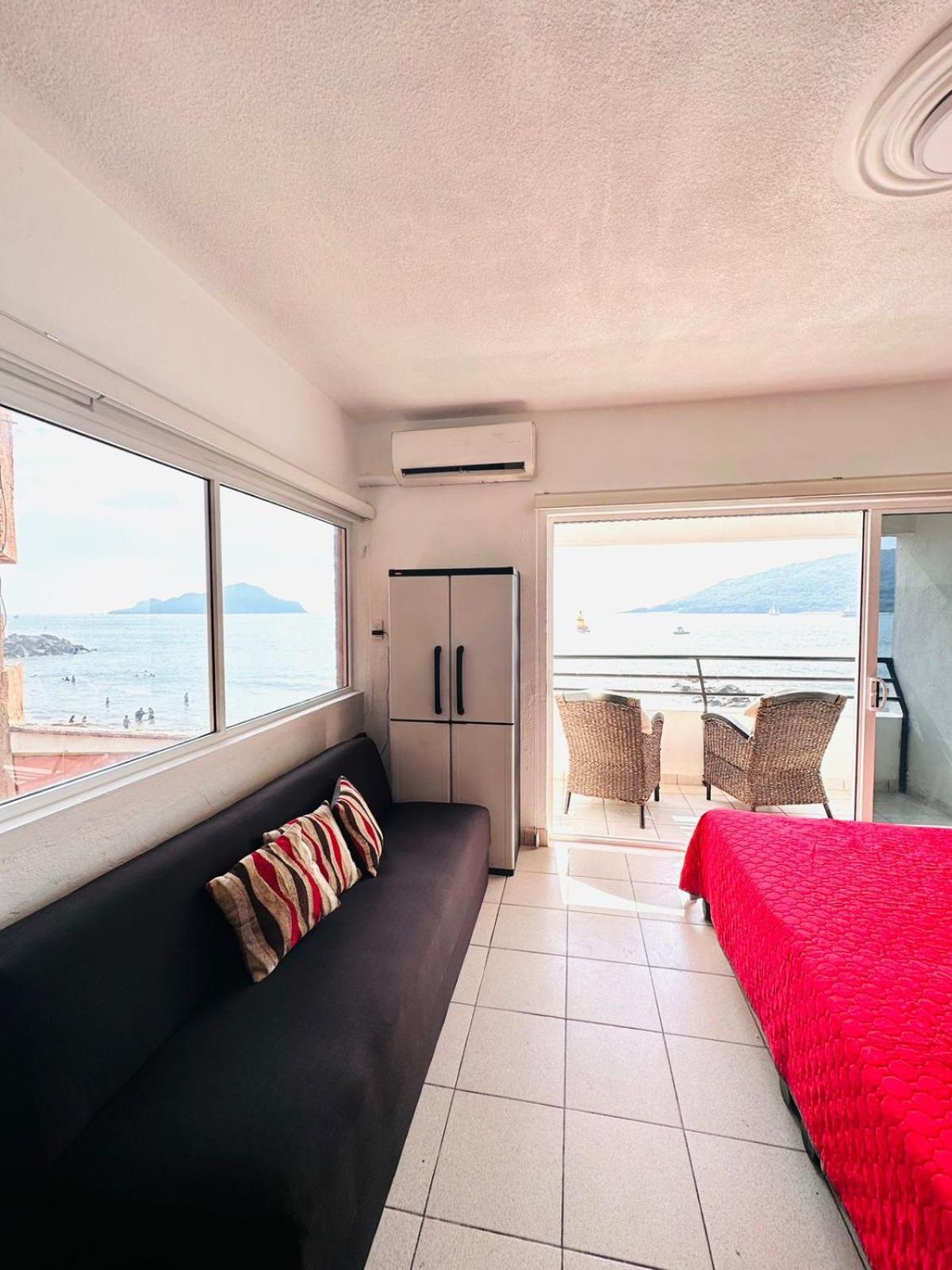 *loft Con Balcon En Playa De Zona Dorada Mazatlan*