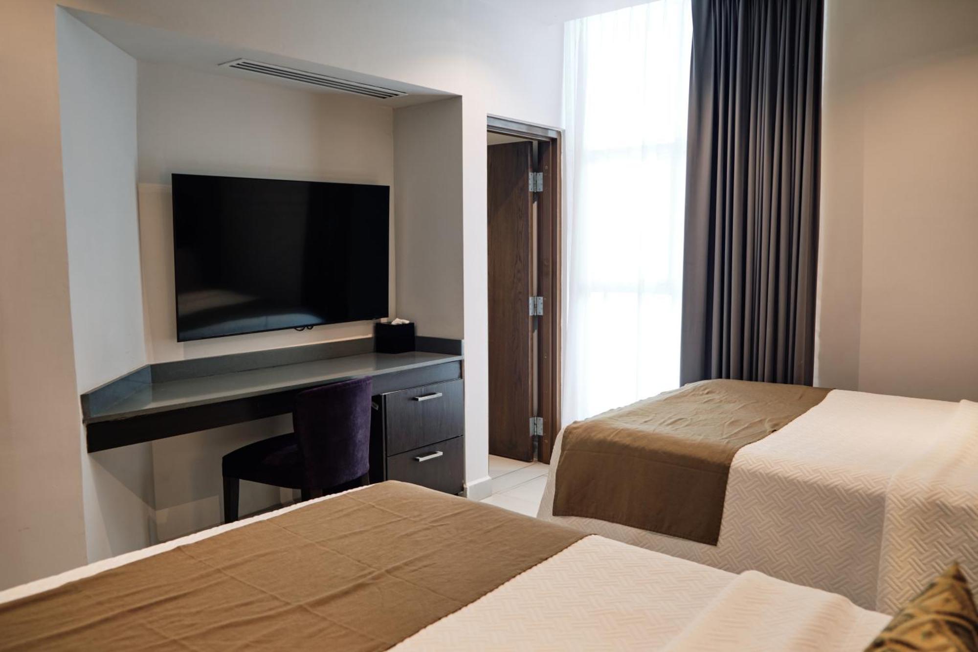 Hotel The At 5*