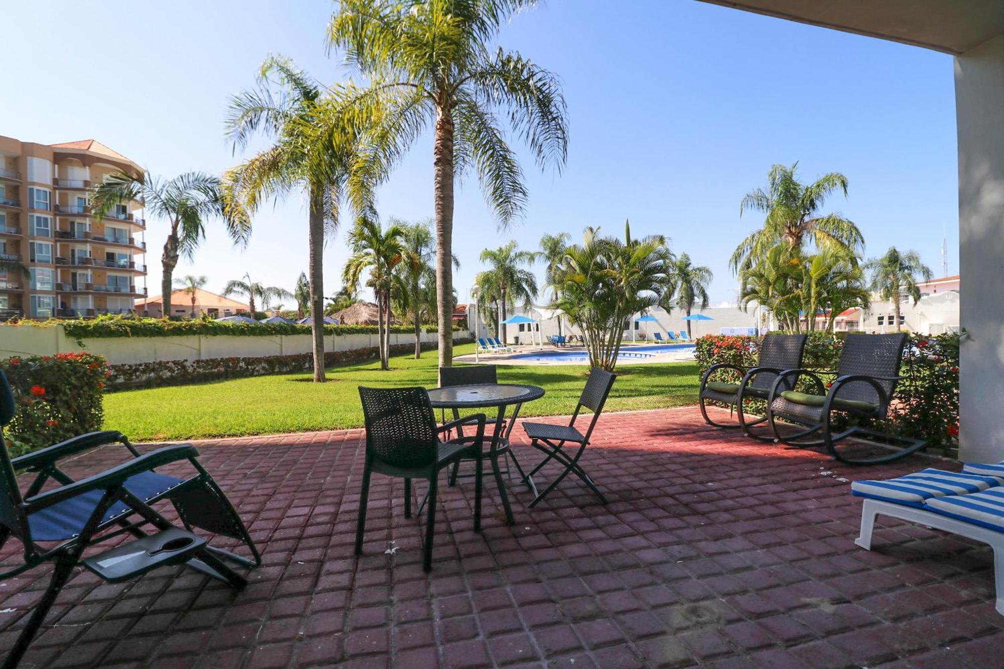 Relax In Marina Puesta Del Sol-pool In Front